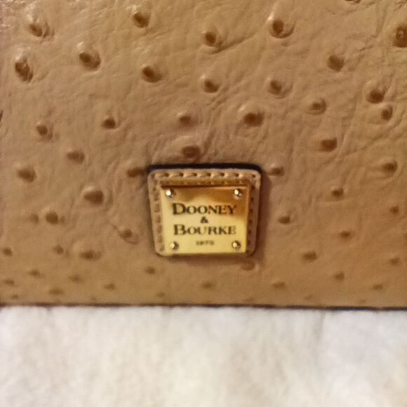 Dooney & Bourke  LEATHER Shoulder Bag PRISTINE condition - Picture 3 of 9